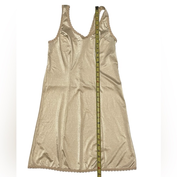 VINTAGE Cabernet Womens Cream V-Neck Princess Line Full Slip Size 34 - Picture 5 of 8